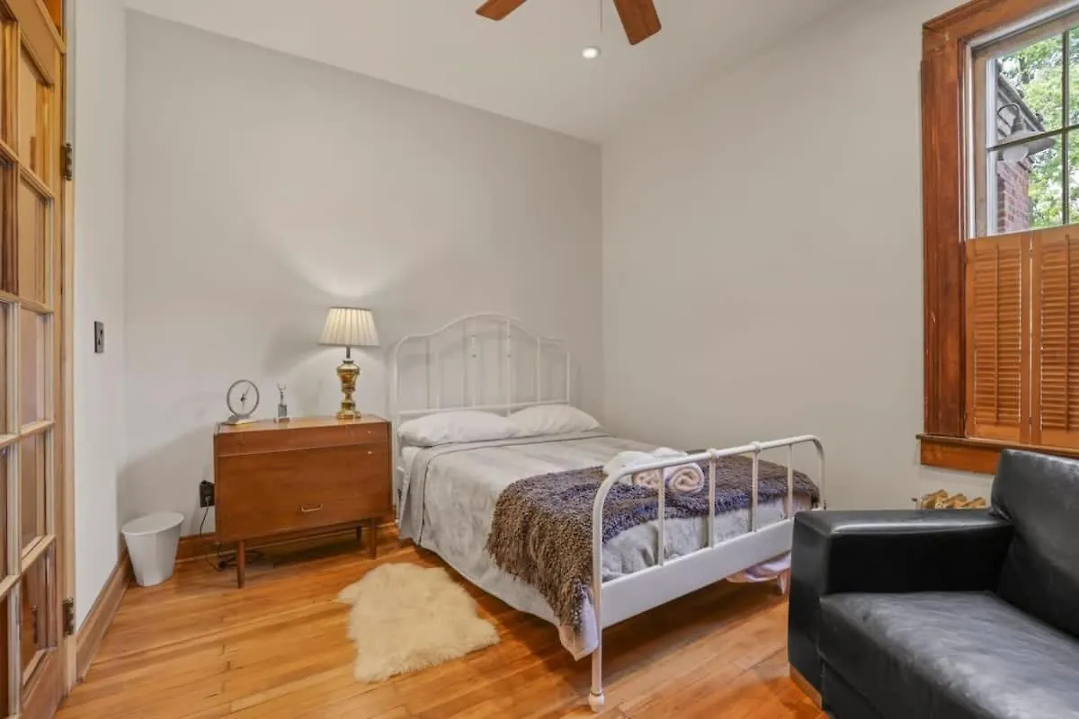 The Urban Oasis - 2 Bedroom - Great Location 콜럼버스